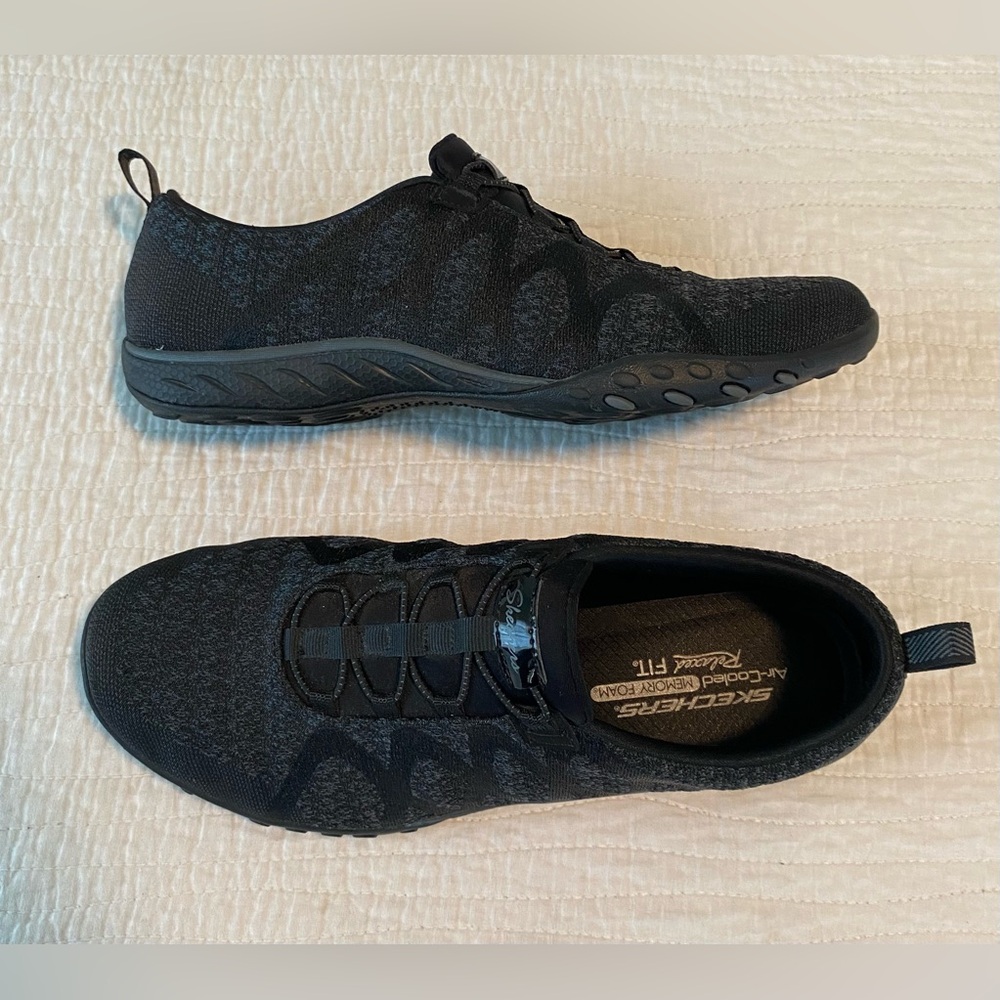 Like new! SKECHERS Breathe Easy INFI-KNITY Relaxed Fit SLIP-ON Sneakers Size 10 - Picture 4 of 13